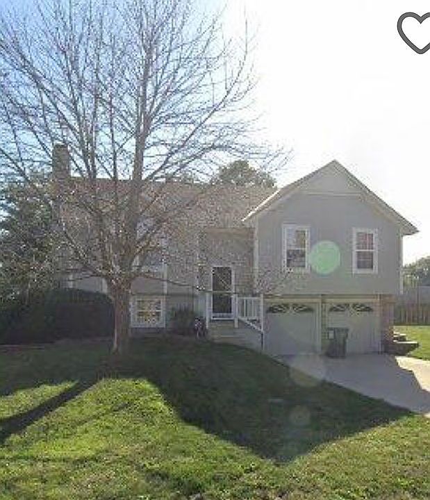 1st image of 2513 SE Winchester Dr
