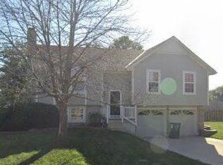 2513 SE Winchester Dr, Lees Summit, MO 64063