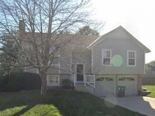 2513 SE Winchester Dr, Lees Summit, MO 64063