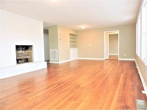 3rd image of 319 Grandview St