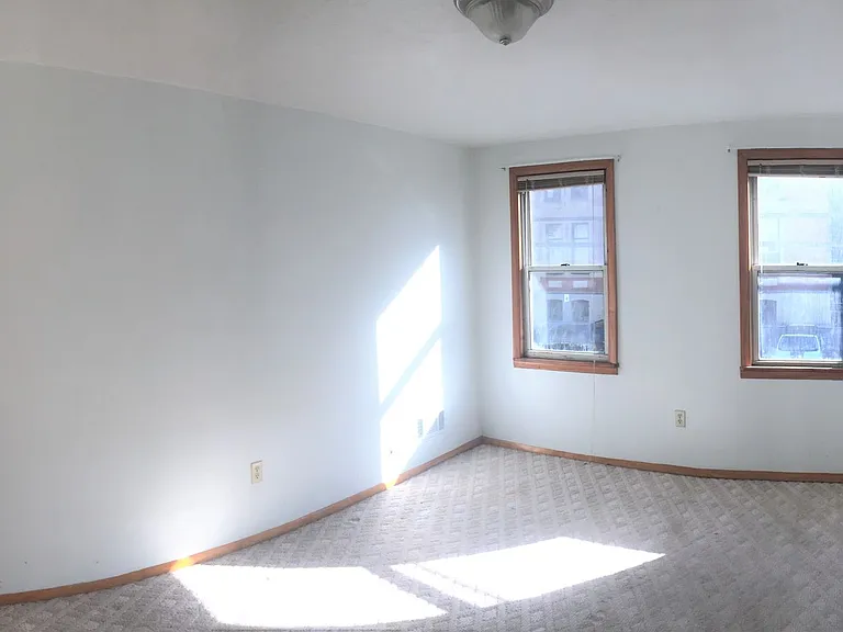 813 Evergreen Ave — Photo 3