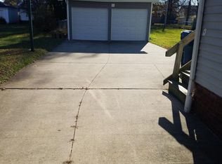 3909 Snow Rd, Parma, OH 44134