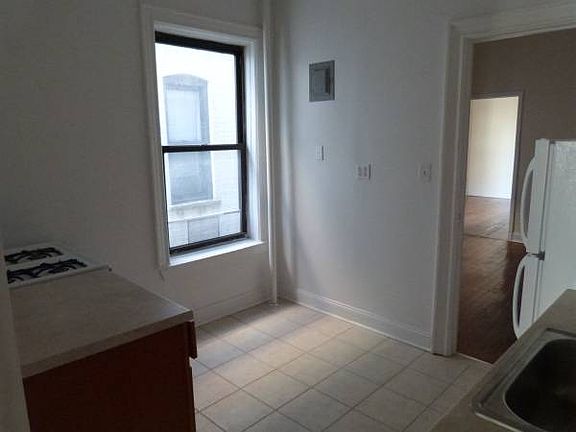 4th image of 30-38 30th St #2F