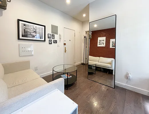 Rented by Kahen Properties | media 9