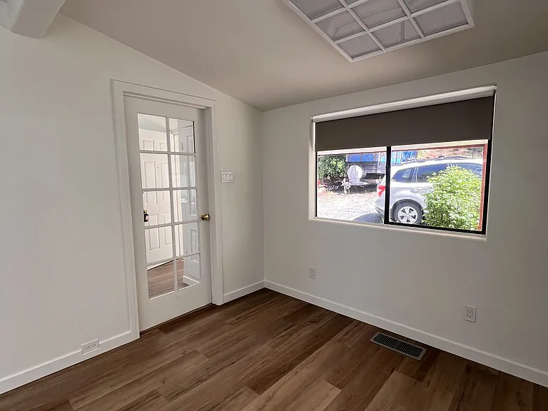 503 1/2 S Auburn St — Photo 24