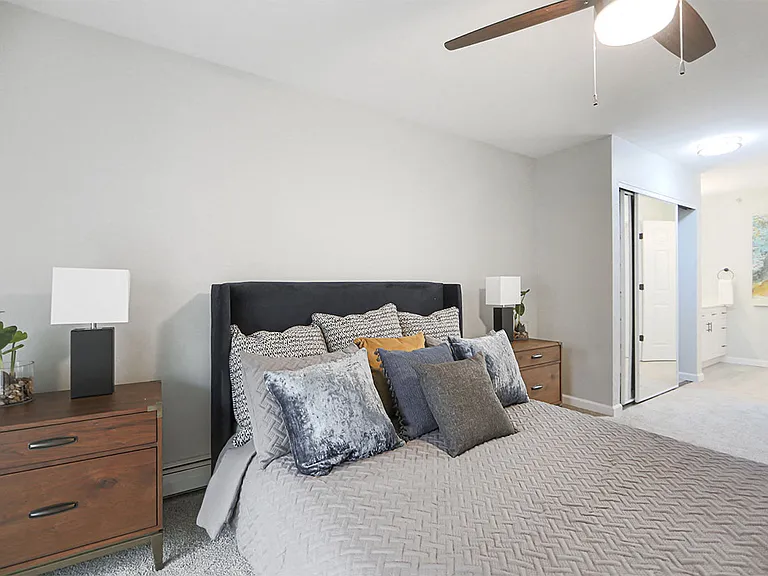 Rivers Edge Apartments — Photo 11
