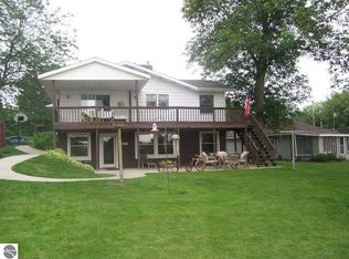 942 Carroll Dr, Clare, MI 48617