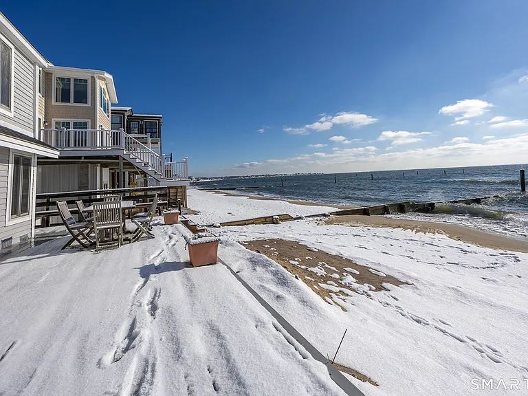 33 Beach Rd W — Photo 30