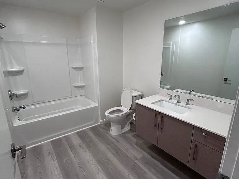 V on Victory Apartments — Photo 85