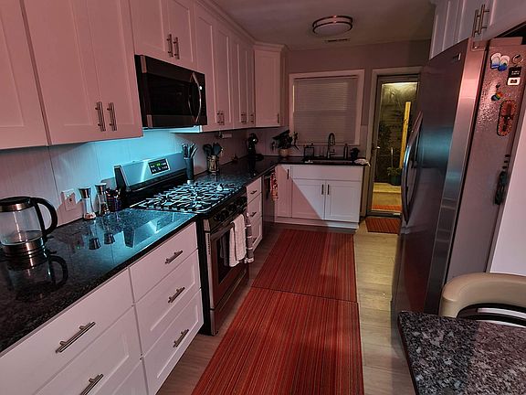 2nd image of 3026 Lorraine Ave #B