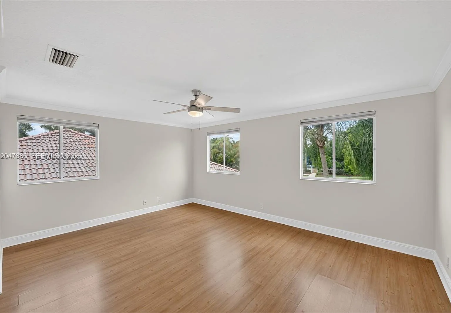 4 bed, 2327 sqft, $6,000 — Photo 4