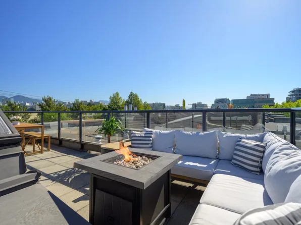 676 W 6th Ave #220, Vancouver, BC V5Z 1A3