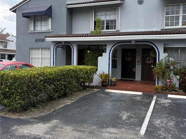 6950 NW 173rd Dr APT 2202, Hialeah, FL 33015
