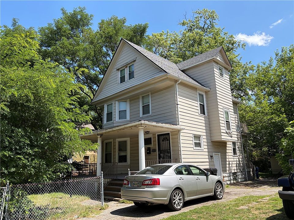 1st image of 557 E 117th St