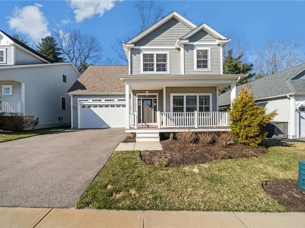 43 Somerset Cir, North Kingstown, RI 02852