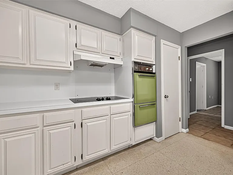 19002 Mirror Lake Dr — Photo 16