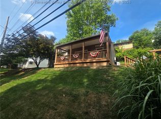 1512 Valley Dr, South Charleston, WV 25303