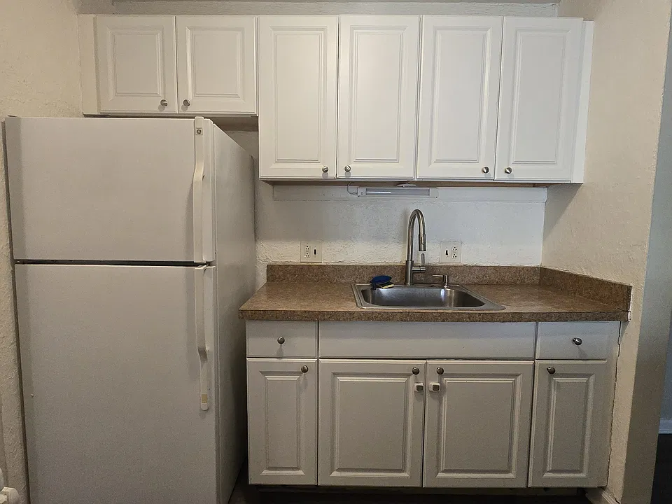 7000 Villa Dr #4