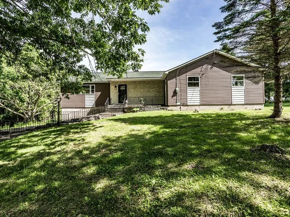 5890 Fieldstone Dr, Cazenovia, NY 13035