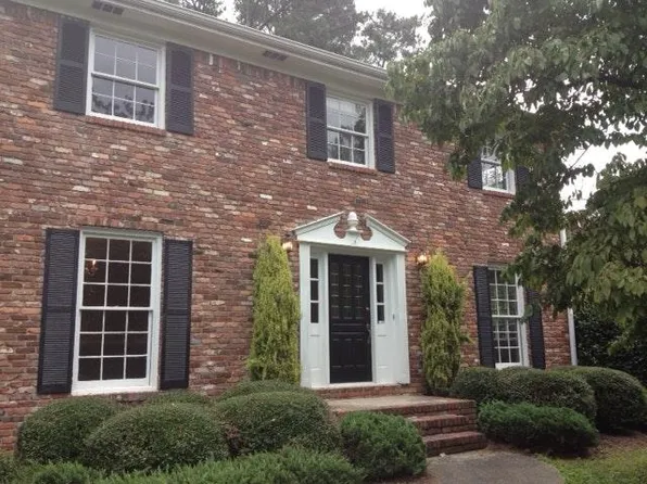 9805 La View Cir, Roswell, GA 30075