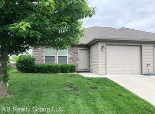 118 SW Rose Garden Ln, Blue Springs, MO 64064