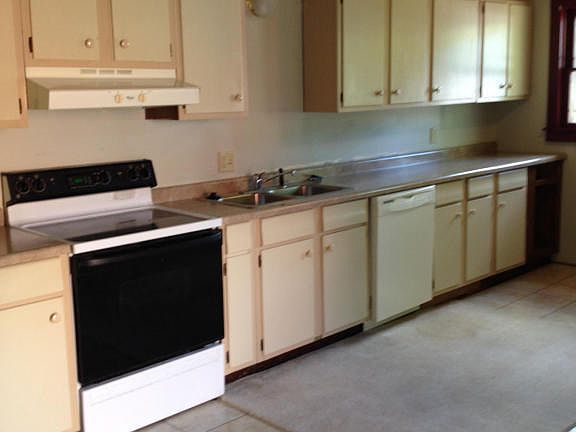 3rd image of 308 W Douglas Ave