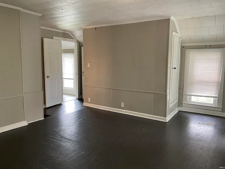 1637 Saint Marys Ave — Photo 5