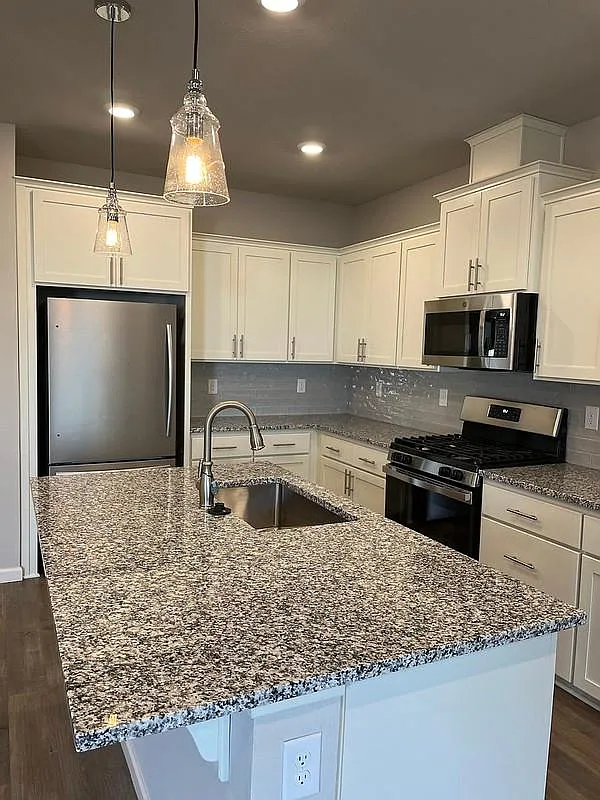 3 bed, 2.5 bath, 1612 sqft, $2,800 — Photo 1