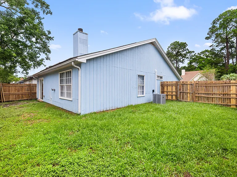3045 Yorktown Cir — Photo 43