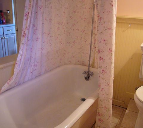 pedestal tub