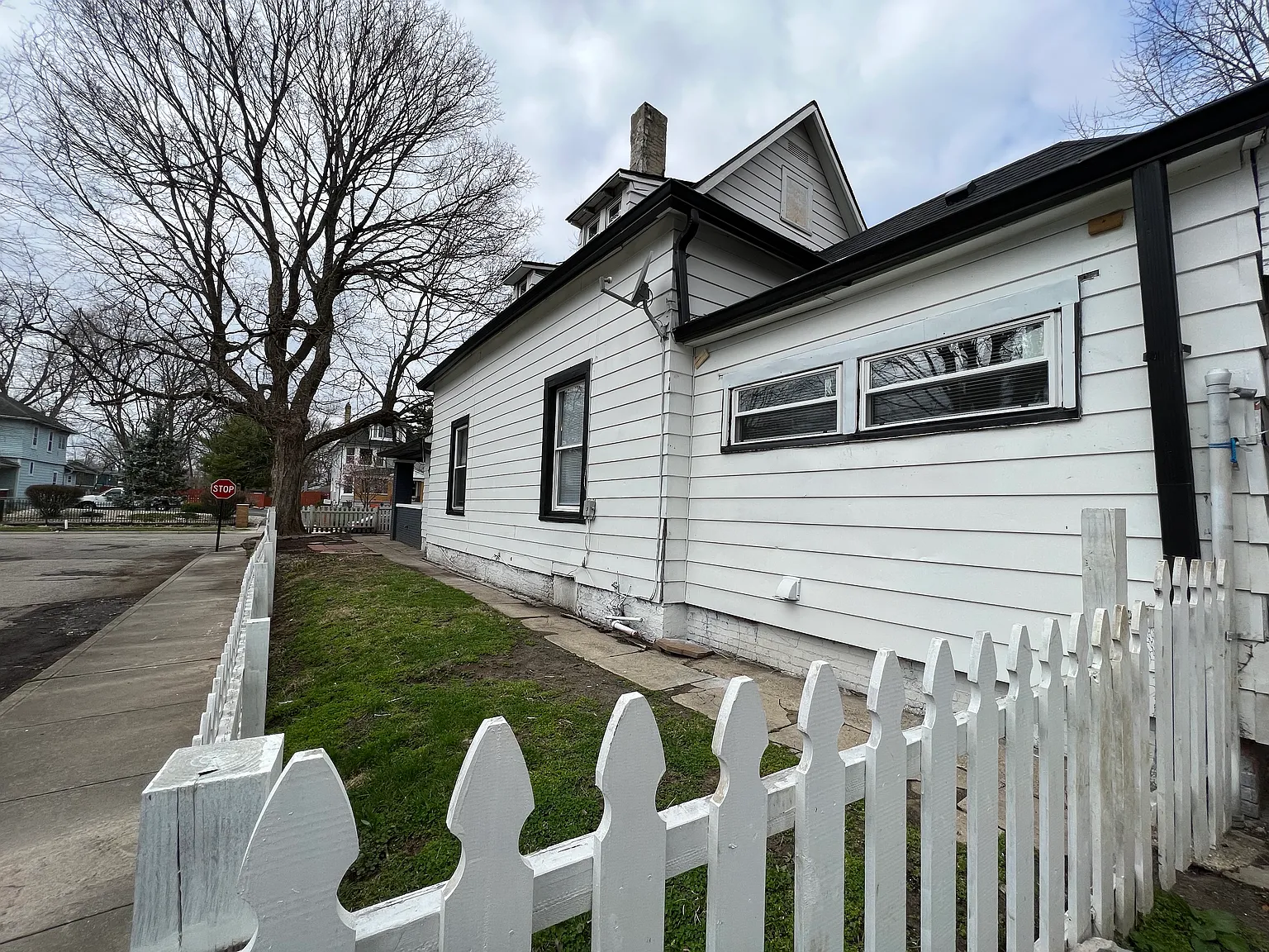 3901 Rookwood Ave — Photo 3
