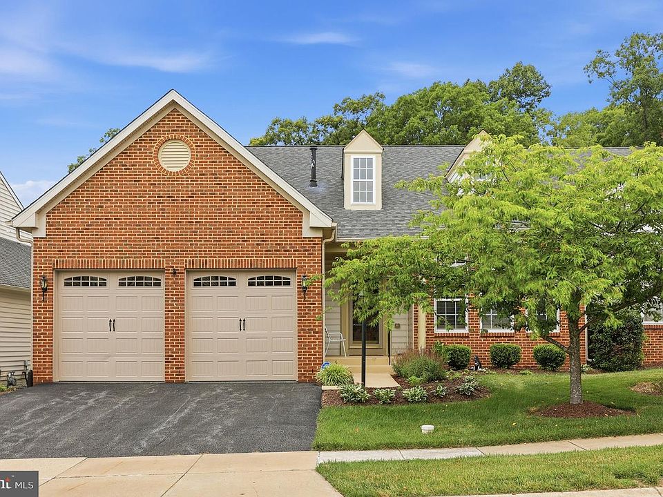 1st image of 10562 Edwardian Ln #125