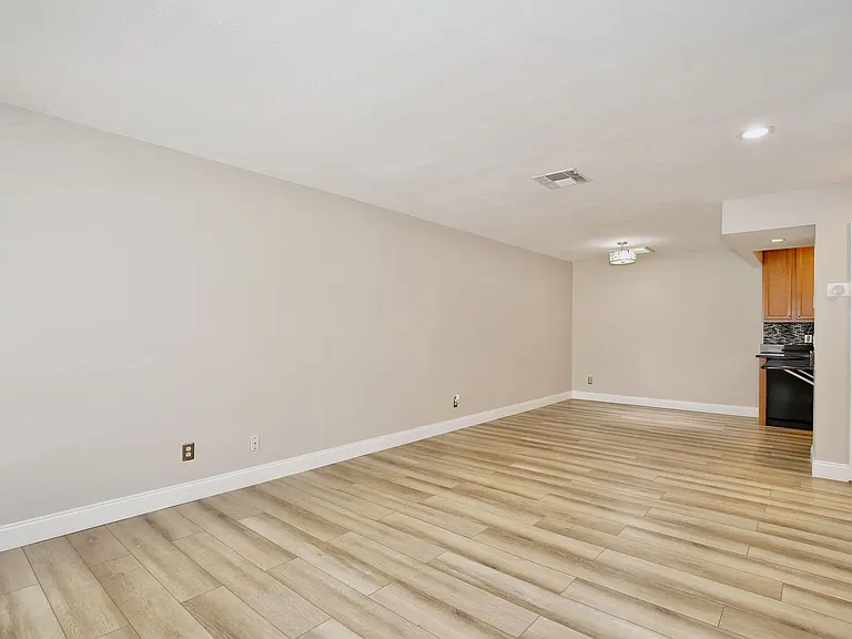 2942 Plaza Terrace Dr — Photo 5