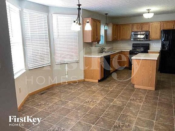 4th image of 486 Northwoods Dr