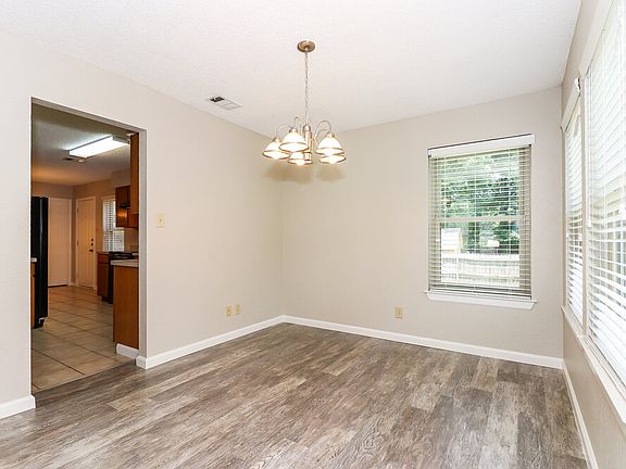 5th image of 3645 Fairview Dr
