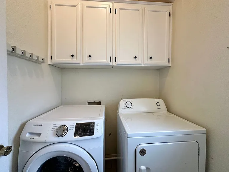 1818 Diana Ln — Photo 18