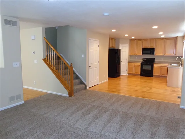 10910 Steele St — Photo 4