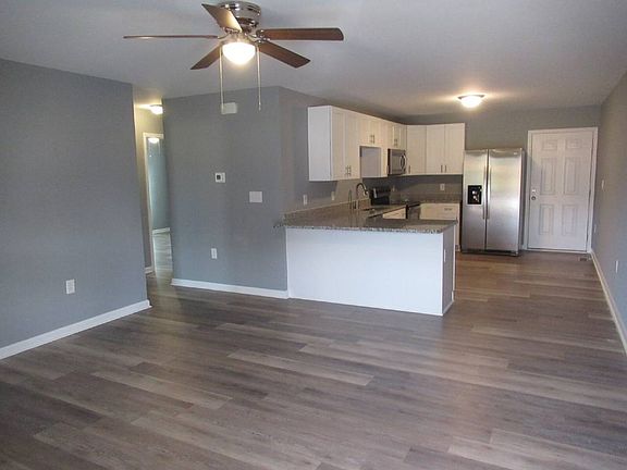 3rd image of 143 Glen Gar Dr