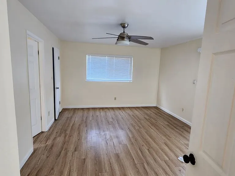 1385 Wimbledon Ct — Photo 11