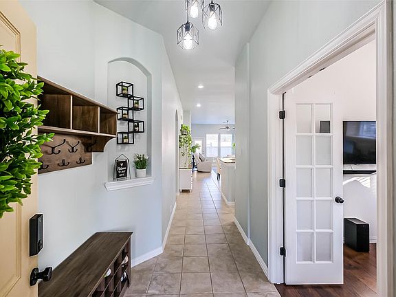 4th image of 2019 Knoll Oak Ln