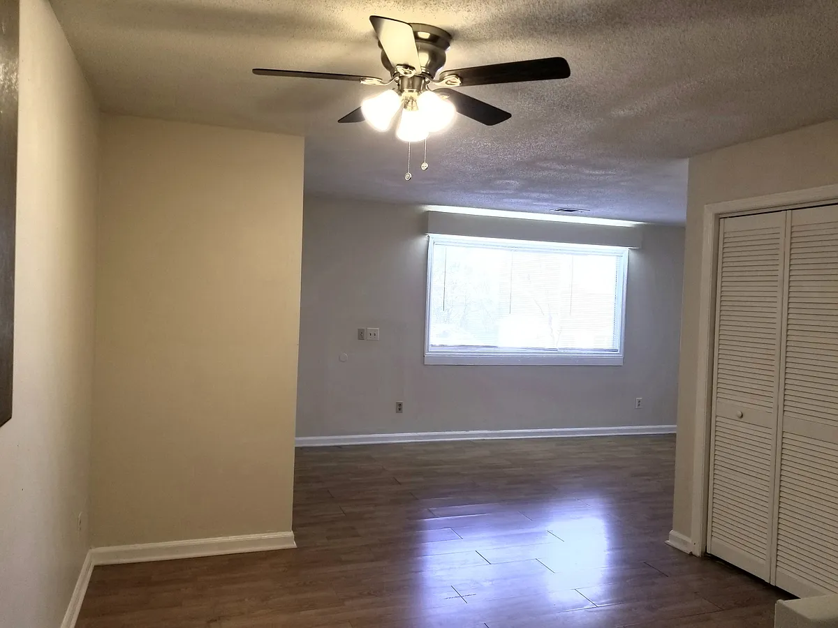 Building Photo - 411 Cattleman Dr NE #1