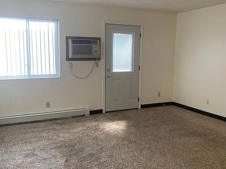 Dakota E & W Apartments — Photo 137