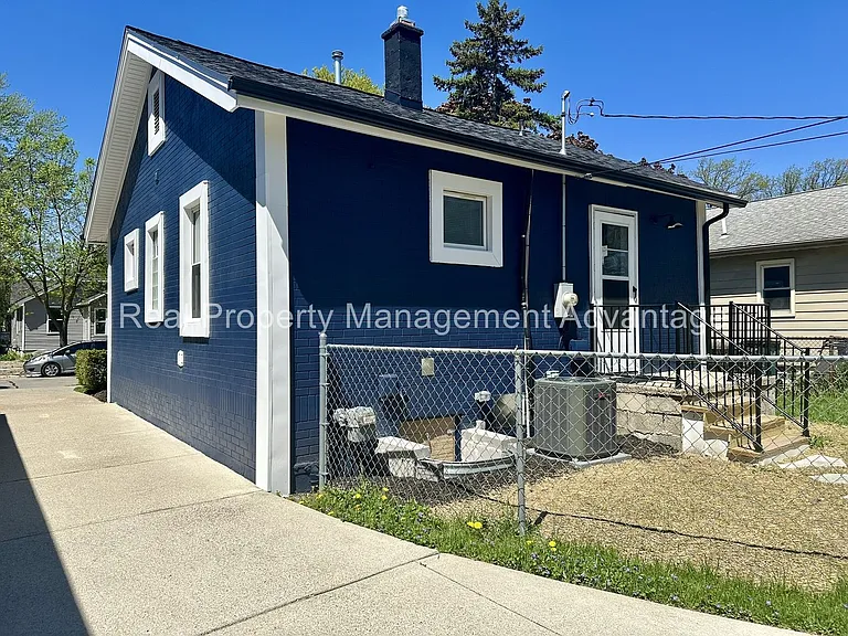 2128 Romeo St — Photo 18