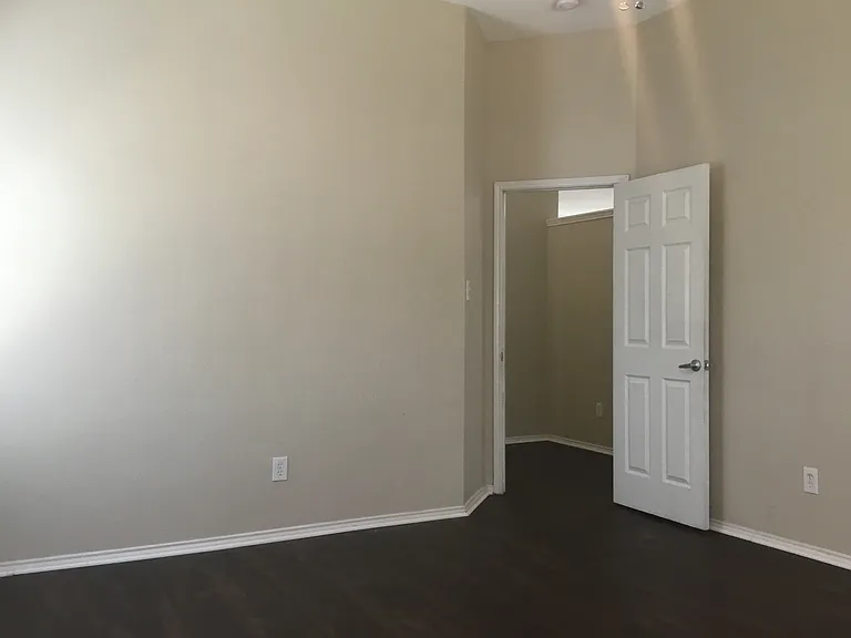 7605 Stanhope Ln — Photo 10