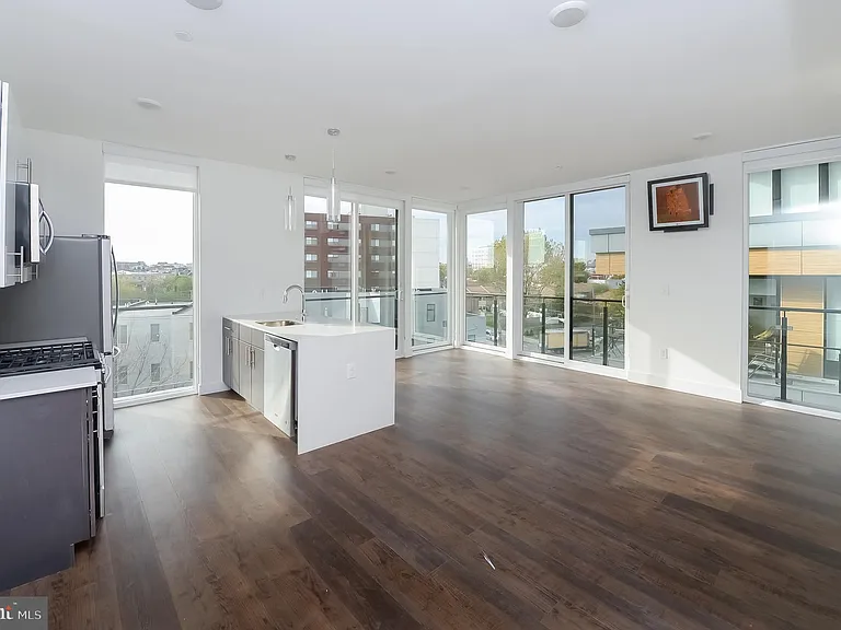 236 Thompson St #B411 — Photo 31