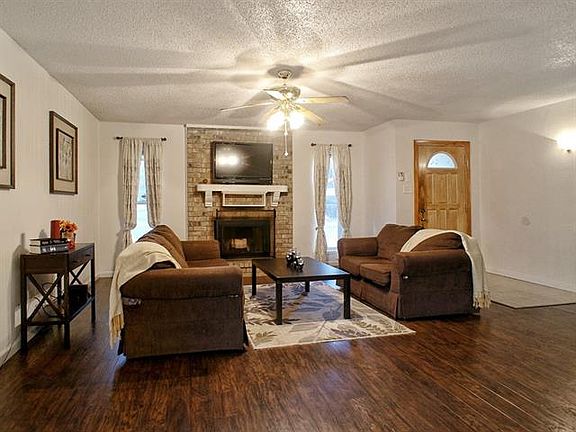 2nd image of 2109 El Campo