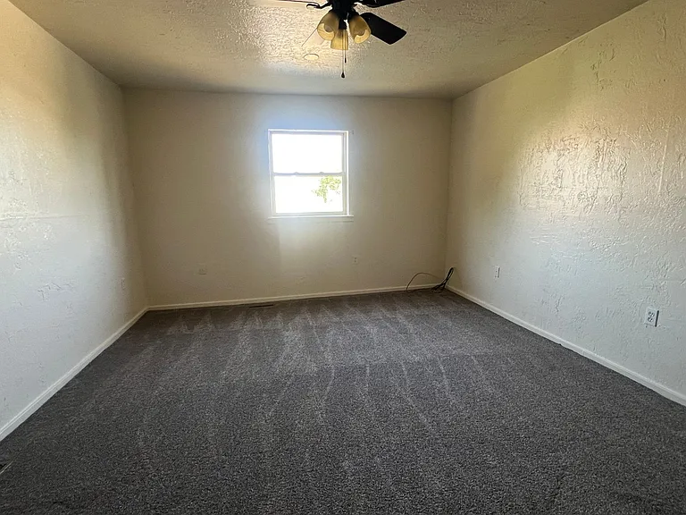 717 E Clarke Ave — Photo 3
