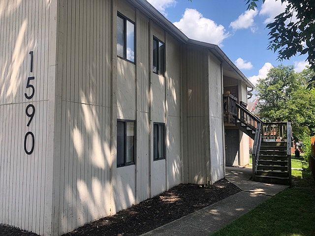 First Floor Unit A - Large 1 Bedroom with Stacker Washer & Dryer - Separate Office Area or Guest Bedroom - Central A/C and Heat