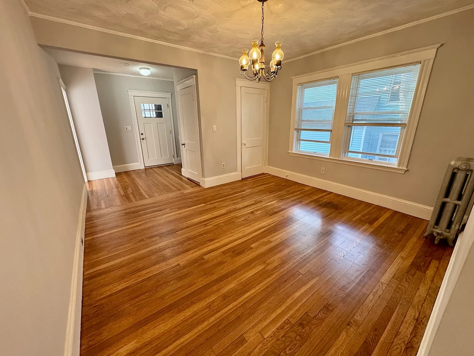3 bed, 1000 sqft, $3,300 — Photo 1
