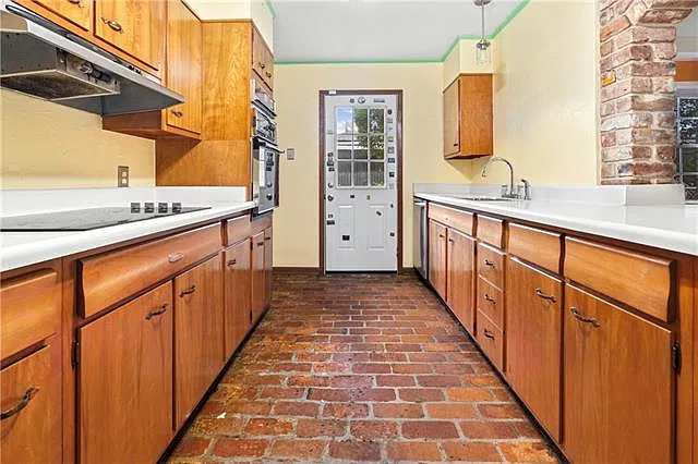 3 bed, 2.0 bath, 2100 sqft, $2,450 — Photo 2